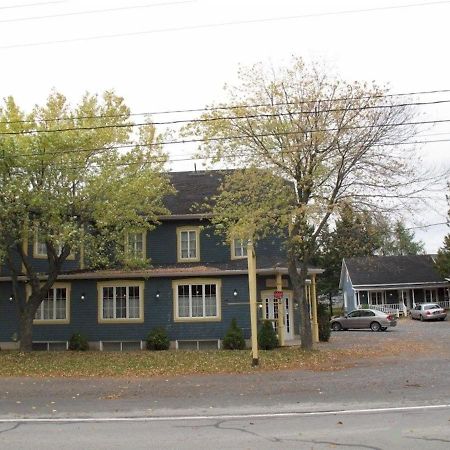 Hotel Fleurs Karaibes Saint-Alexandre-de-Kamouraska 外观 照片