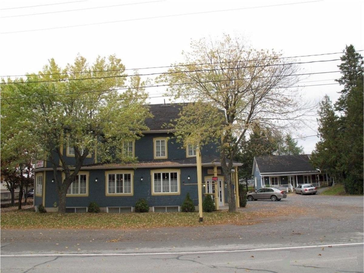 Hotel Fleurs Karaibes Saint-Alexandre-de-Kamouraska 外观 照片
