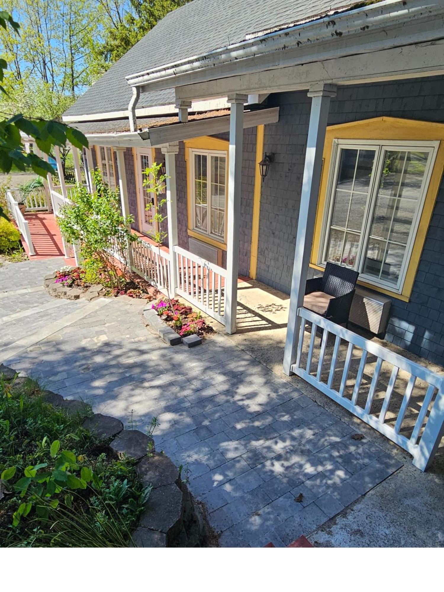 Hotel Fleurs Karaibes Saint-Alexandre-de-Kamouraska 外观 照片